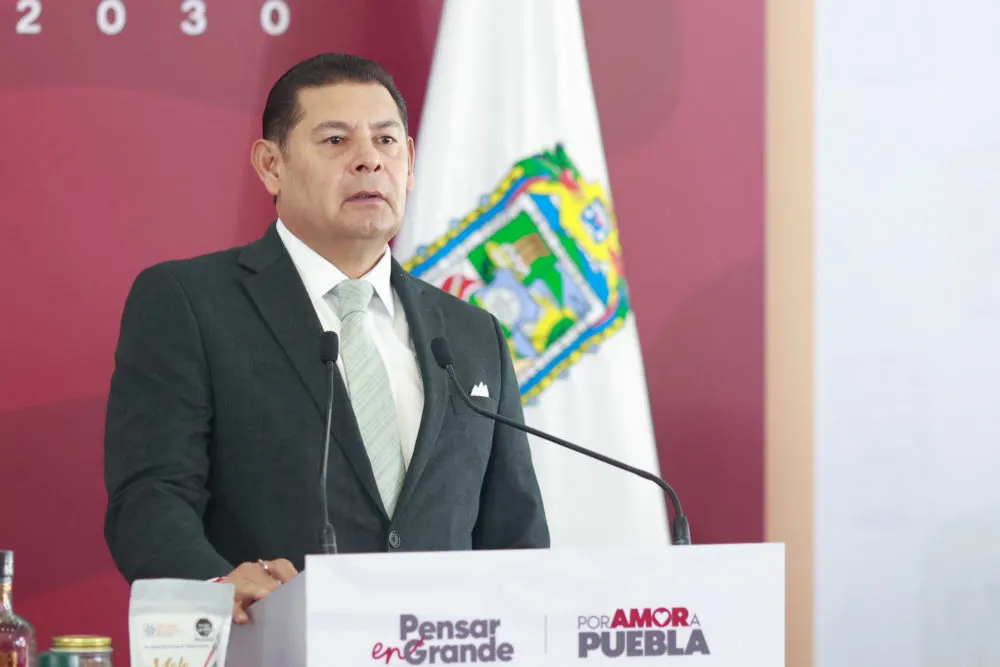 Cablebús en Puebla sigue firme: Armenta escucha a colectivos pero descarta frenar la obra