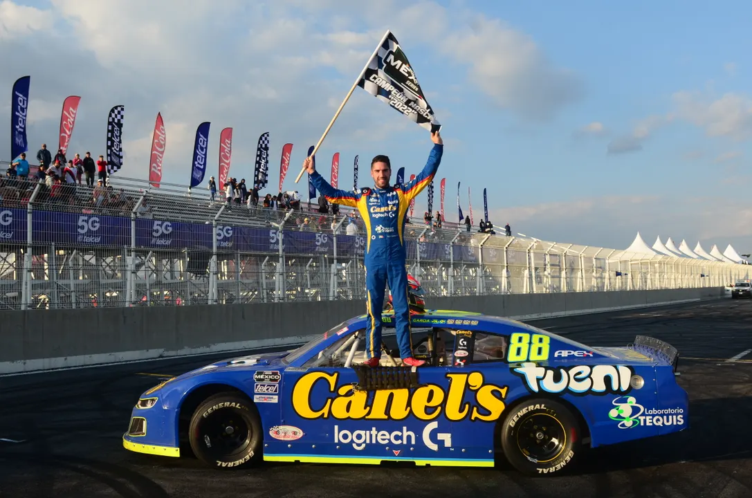 Rubén García Jr. se proclama campeón de NASCAR México; logra su cuarto título