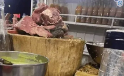 ¿De a cómo los de perro? Difunden foto de presunta cabeza de can en taquería de CDMX