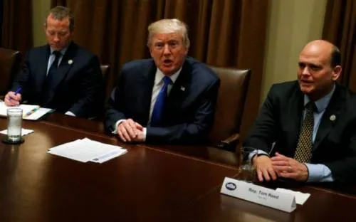 Trump desmiente en Twitter acuerdo con demócratas sobre DACA