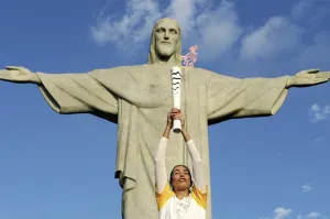 La antorcha de Río visita el Cristo de Corcovado