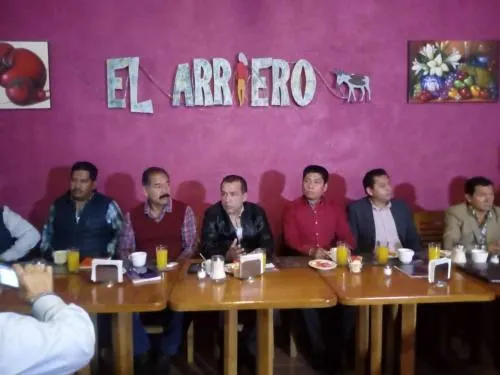 14 ediles auxiliares de la capital respaldan a Barbosa