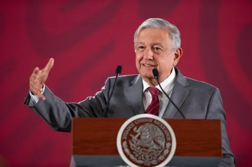 AMLO no descarta posibilidad de adquirir Mexicana de Aviación