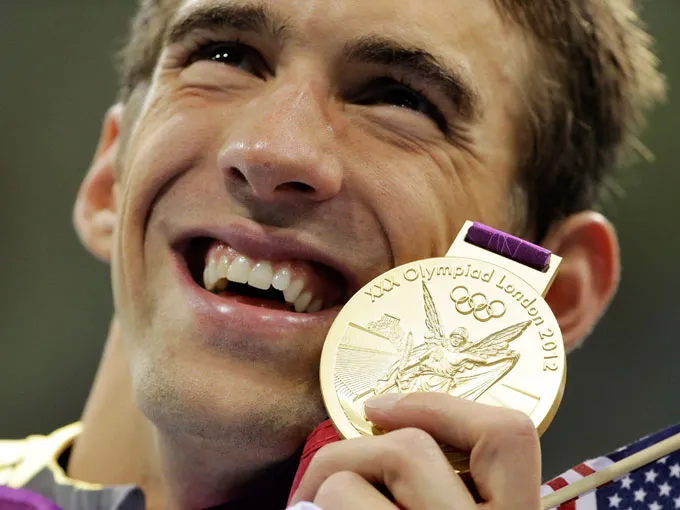Michael Phelps es una leyenda, gana su medalla 19