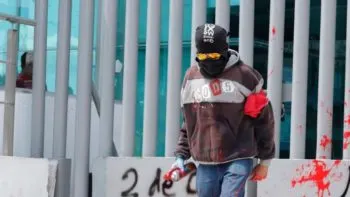 ¿Quién está atrás del grupo de encapuchados que aparecen en las protestas sociales?