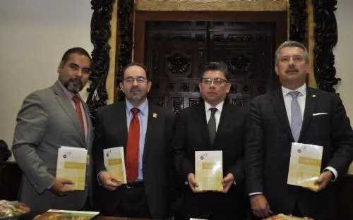 Presentan en la ELDP el libro: “El Estado de las autonomías y el buen gobierno”