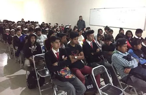 Estudiantes adheridos a la FNERRR en Puebla acuden a conferencia en Acapulco