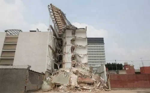 Detienen a dueño de edificio colapsado en Zapata 56 por sismo