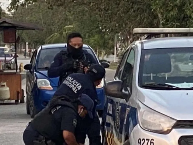 Policias en automóvil