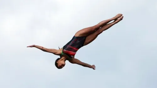 Mexicana Adriana Jiménez gana plata en clavados de altura en Mundial de Natación