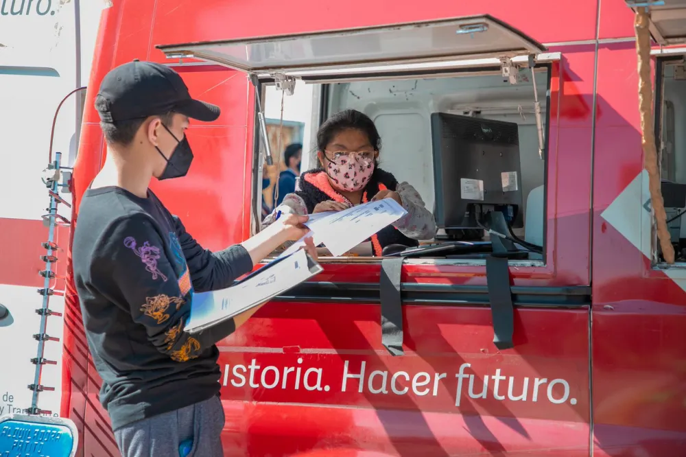 Con unidades móviles, SMT facilita expedición de trámites en 14 municipios