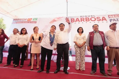Recompensar el servicio público y terminar con los abusos del poder, ofrece Barbosa