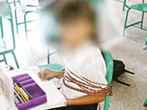 Maestra amarra a niña de primero de primaria, por ‘inquieta’