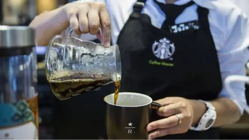 Starbucks alista renovación… y habrá despidos