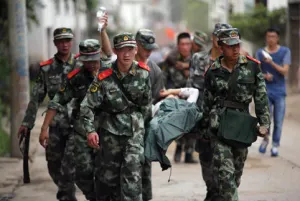 Mueren al menos 367 personas por terremoto en China