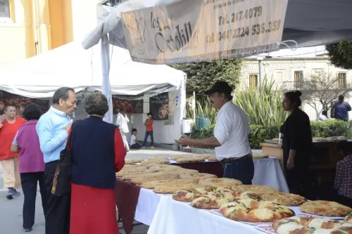 Impulsa gobierno de San Pedro Cholula a panaderos con Expo Venta de Rosca Reyes