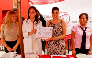 Protesta nueva secretaria del Movimiento de Mujeres Jóvenes del OMPRI
