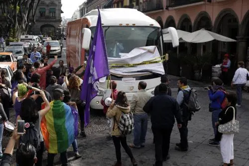 Comunidad LGBTI impide el arribo a Catedral del “Autobús de La Libertad Citizen Go”