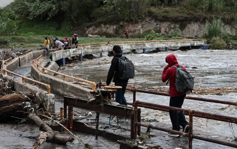 Lluvias provocan desbordamientos e inundaciones en Puebla; reportan vehículos atrapados