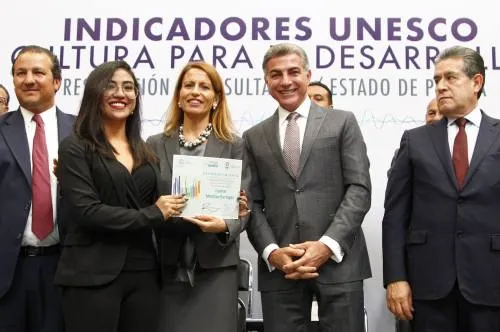 Tony Gali recibe indicadores UNESCO de cultura para el desarrollo
