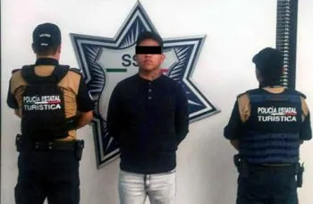 Policía Estatal Turística detiene a dos personas por presunto robo de celular