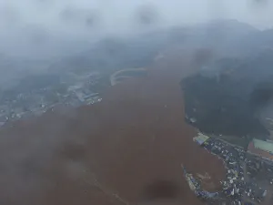 Enorme alud sepulta varios edificios en China