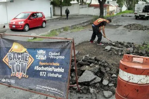 Bachetón 2.0 realiza labores de bacheo en diversas  colonias de la capital