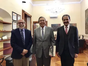 Presenta Cuauhtémoc Cárdenas su libro en la BUAP