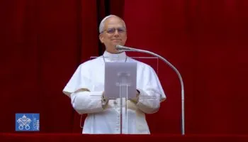 Papa León XIV canta su primer Regina Coeli y pide que cesen las guerras en el mundo