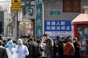 En China, ciudadanos hacen compras de pánico ante otro posible confinamiento
