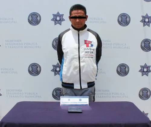 Detienen fuerzas municipales de Puebla a probable asaltante de transeúntes