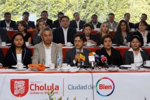 Espinosa presenta a su gabinete; Nancy de la Sierra no ocupará DIF cholulteca