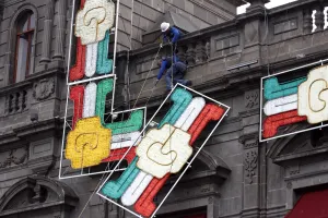 Unas 20 mil luminarias adornarán Puebla en mes patrio