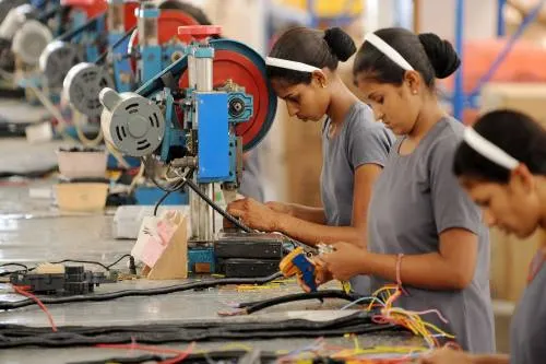 Personal ocupado del sector manufacturero presentó un incremento de 0.4% en junio