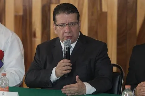Solicitará Doger licencia para separarse del IMSS el próximo martes