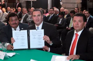 Rafael Moreno Valle reafirma compromiso con la educación