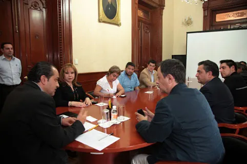 Gobernación Municipal sostiene reunión con líderes de partidos políticos
