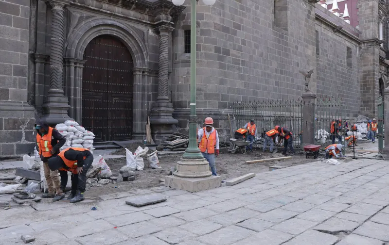 Gobierno estatal rehabilita atrio de la Catedral de Puebla para conservar su valor histórico