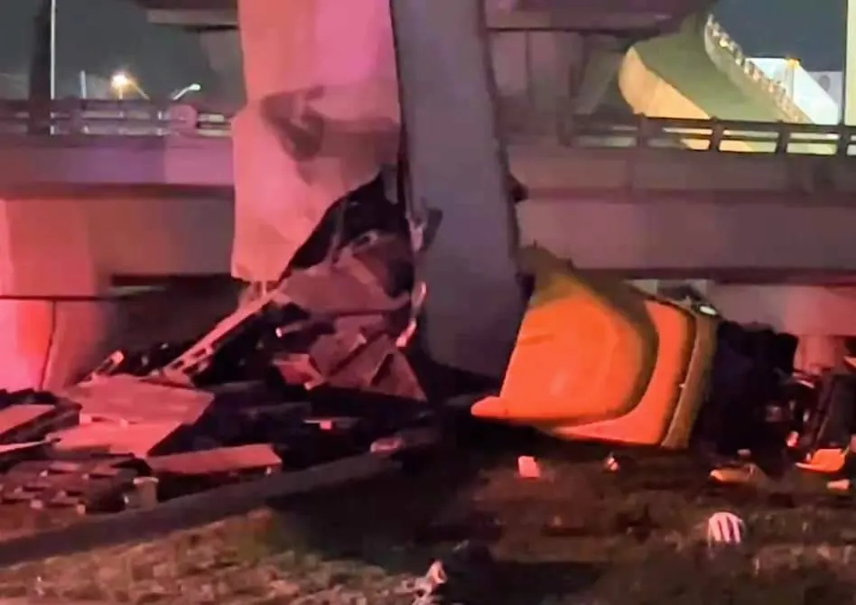 Accidente tráiler NL
