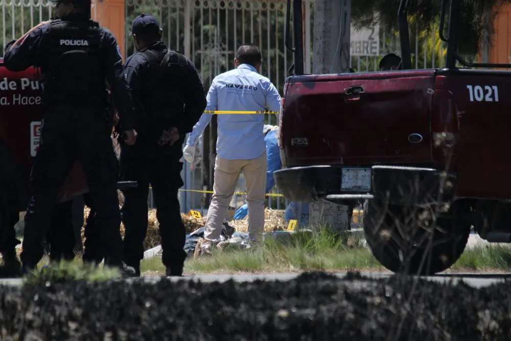 Dejan 2 embolsados en panteón de Acajete