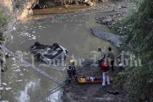 Noche de fiesta de militares terminó en tragedia; muere uno tras volcar automóvil