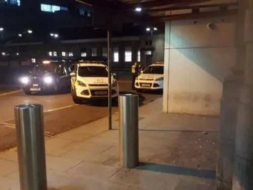 Ataque con cuchillo deja tres heridos en Manchester