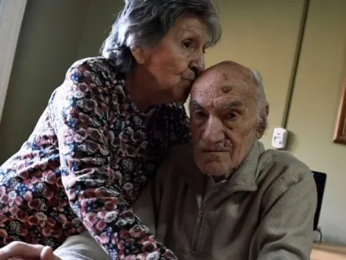 Muere abuelito que fue abandonado por hijo en un bar