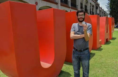Ayuntamiento de Puebla distingue a egresado Udlap