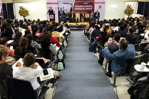 Realizan SNTE y UMAD congreso para actualizar y capacitar a docentes