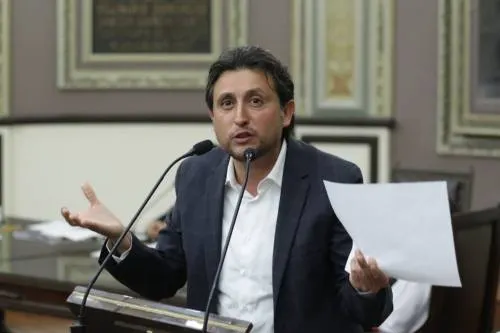 Aprueba Congreso inicio de procedimiento administrativo contra JJ; él acusa persecución política