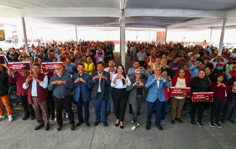 Familias de San Pedro Cholula reciben tinacos y estufas ecológicas como parte de programas de bienestar