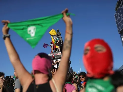 El mundo se une al grito de ‘Un violador en tu camino’; así las protestas