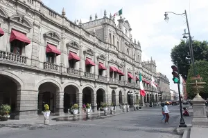 Recibe Luis Banck a presidentes auxiliares de Puebla