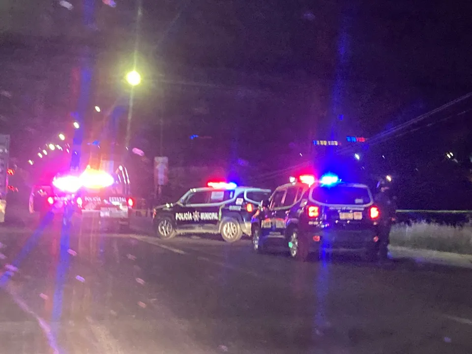 Encuentran un cadáver embolsado sobre el puente Bicentenario